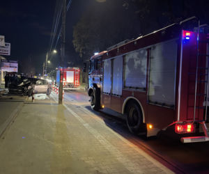 Huknął w ogrodzenie i zbiegł. W aucie była ciężarna kobieta