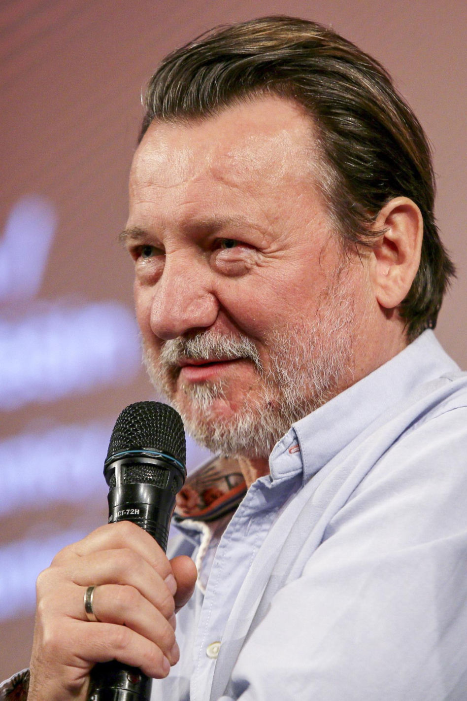 Robert Więckiewicz zaczynał w technikum budowlanym. Tak wyglądała jego niezwykła metamorfoza