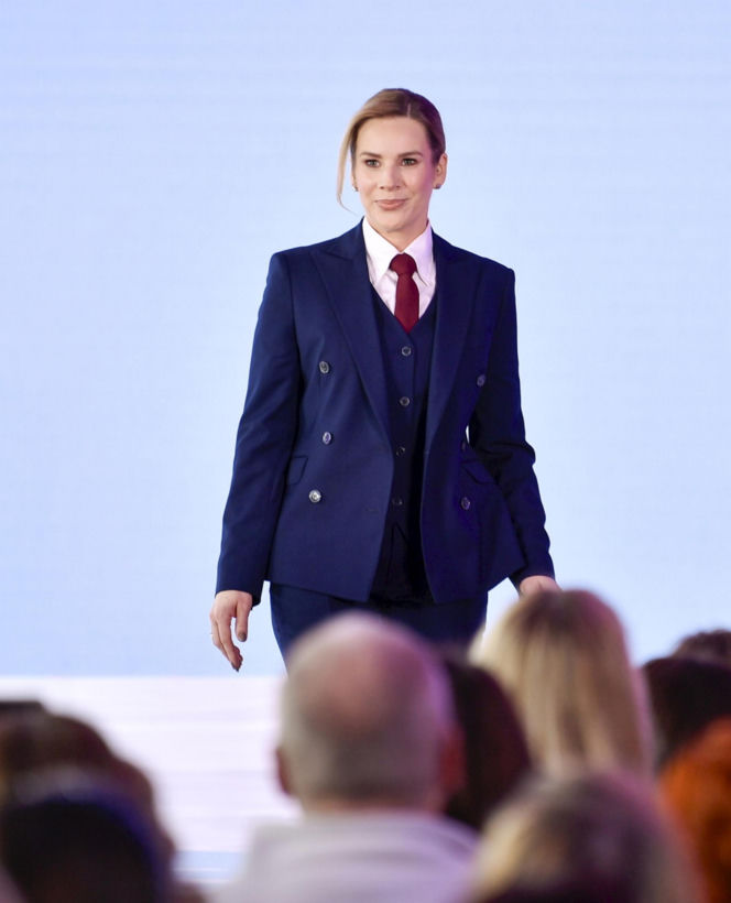 Marta Nawrocka w garniturach