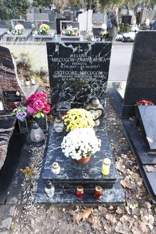 Tak wyglądają groby Zapasiewicza, Tyma, Kołaczkowskiej, Stoparczyk