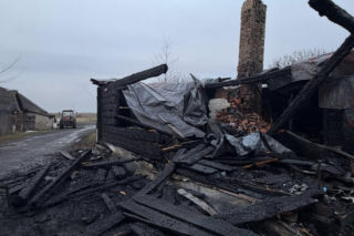 Budynek mieszkalny w miejscowości Rogóziec w gminie Mordy spłonął prawie doszczętnie