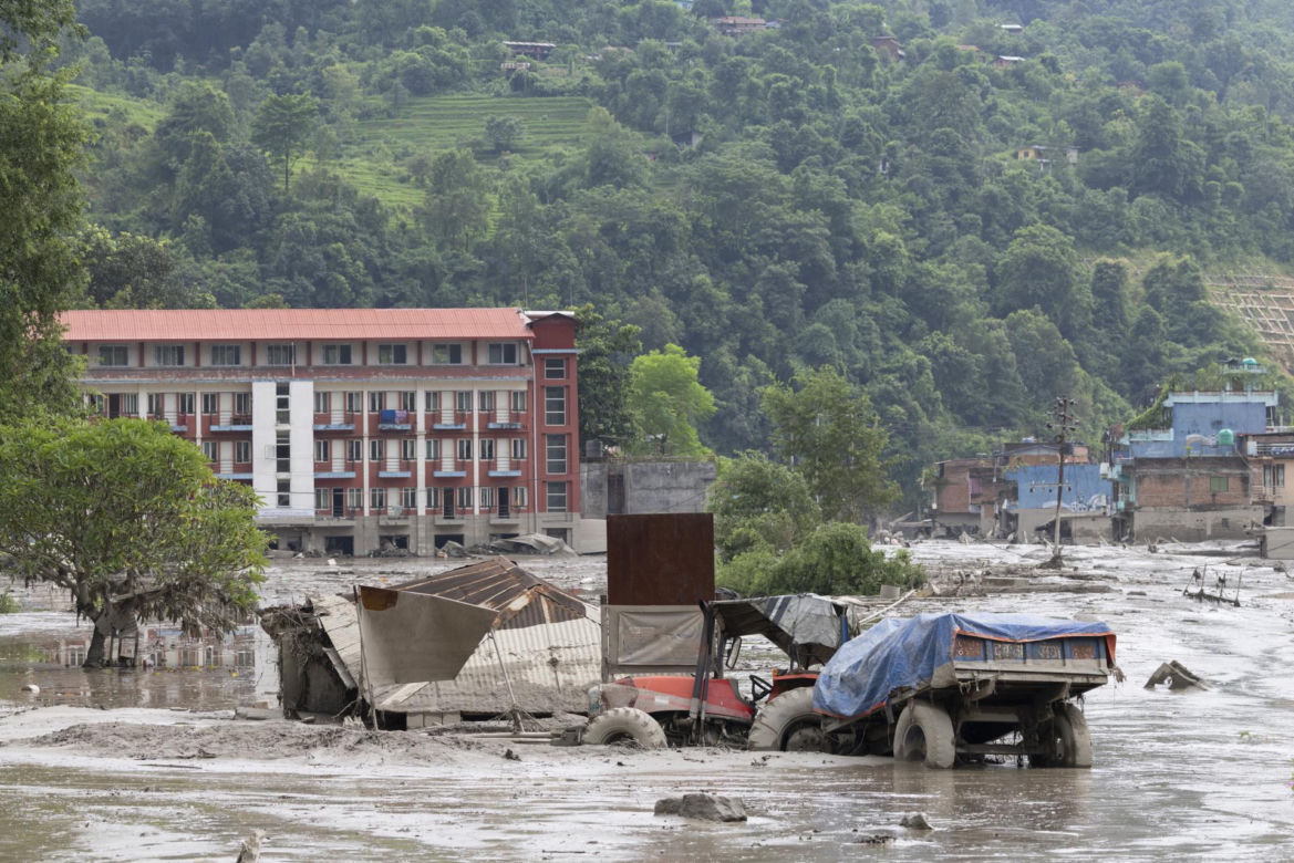 Horror w Nepalu. Odnaleziono zwłoki 270 osób. 1300 zaginionych!