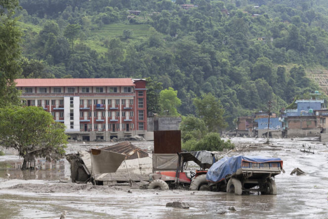 Horror w Nepalu. Odnaleziono zwłoki 270 osób. 1300 zaginionych!