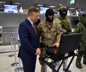 Robot-antyterrorysta na lotnisku w Balicach! Będzie sprawdzał podejrzane pakunki [ZDJĘCIA, AUDIO]