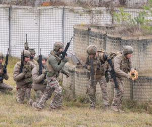 „Duch dyscypliny” i 800 euro. Nowy program Macrona ma wzmocnić armię