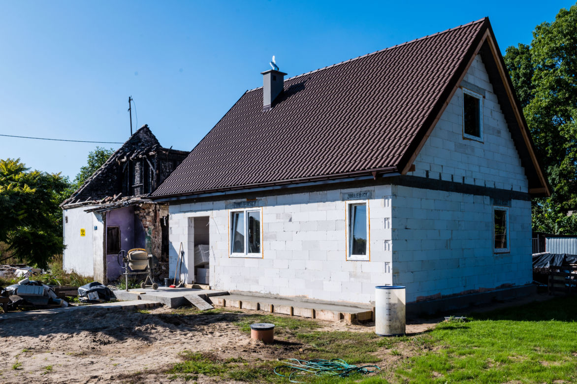 Przez pożar u sąsiadów stracili dom i cały dorobek życia