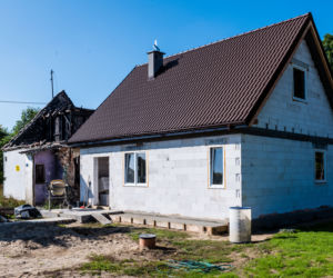Przez pożar u sąsiadów stracili dom i cały dorobek życia