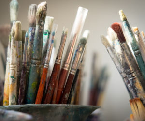 Magia świąt w otoczeniu sztuki - Lucas Lucaprio zaprasza na świąteczny wernisaż