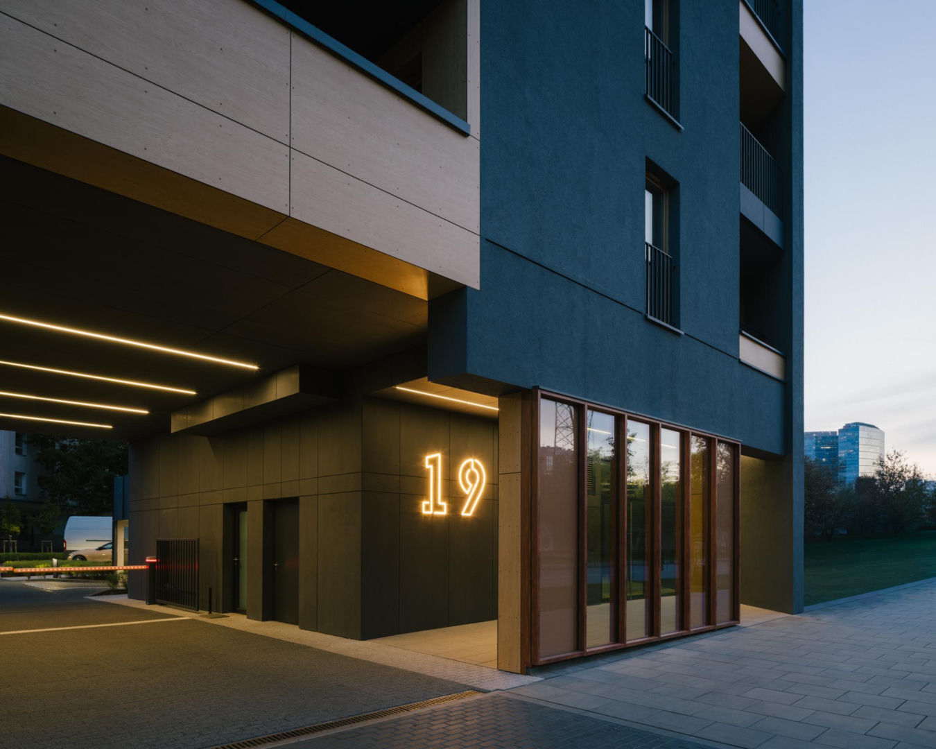 Kolejowa 19 w Warszawie, RISKARCH