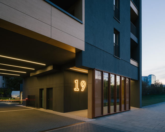 Kolejowa 19 w Warszawie, RISKARCH