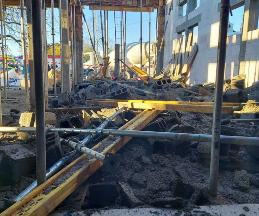 Strop runął podczas betonowania, są ranni