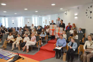 „Plastyczne Oscary” i mosty między pokoleniami. Wielki finał kampanii „Widzę – rozmawiam – reaguję” w Siedlcach