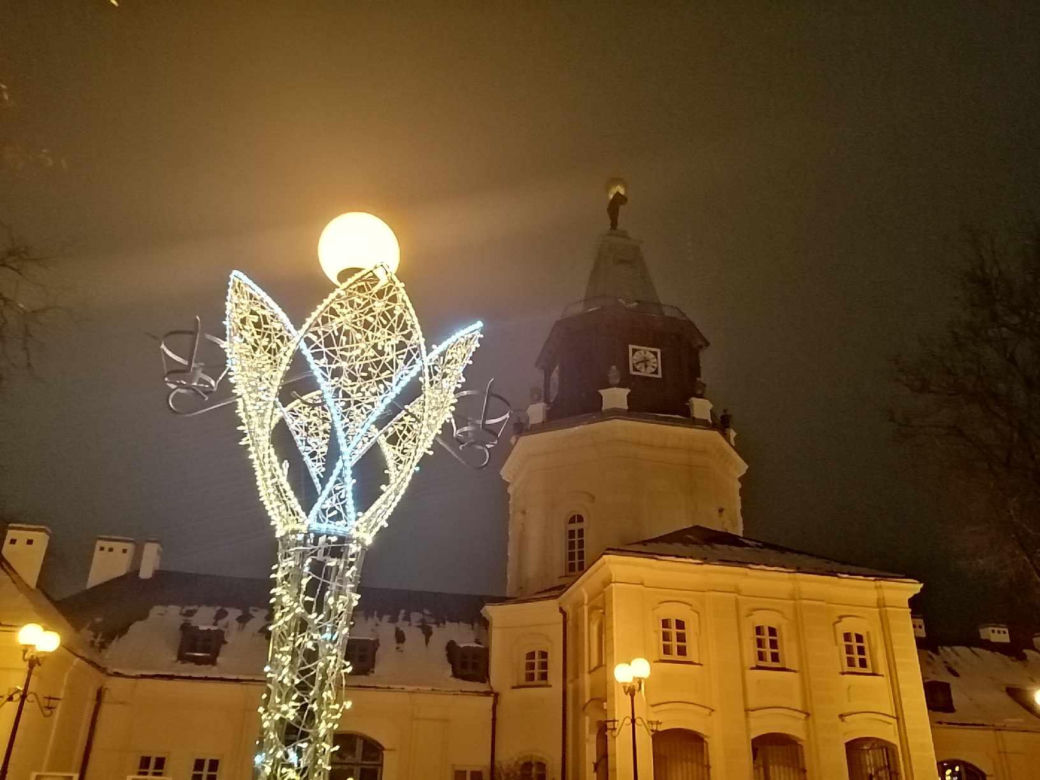 W siedleckim parku miejskim można spotkać m.in. podświetloną postać Księżnej Aleksandry Ogińskiej