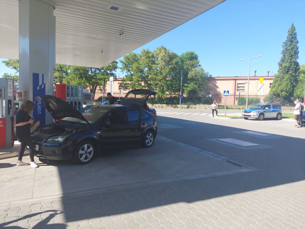 BLOKUJEMY ORLEN. W Starachowicach więcej Policji niż blokujących