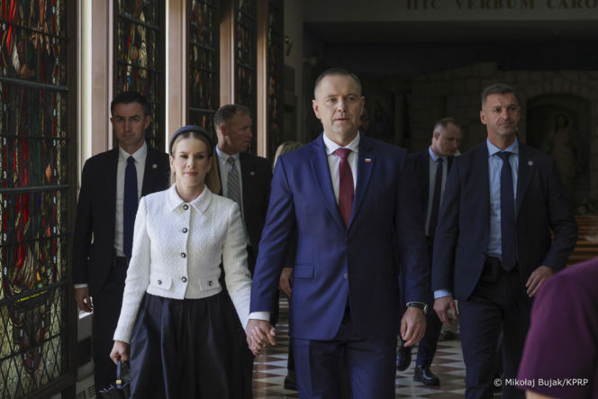 Wszystkie opaski Marty Nawrockiej - dzięki nim ma dziewczęce stylizacje