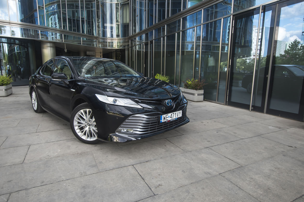 Toyota Camry 2.5 Hybrid Dynamic Force 218 KM e-CVT Executive