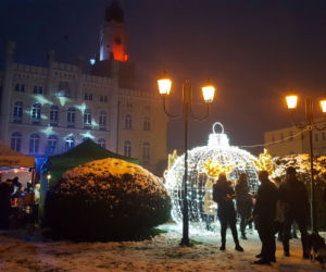 Tłumy na otwarciu lodowiska we Wschowie