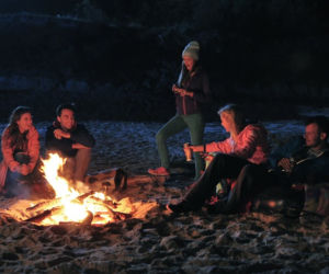 Pierwsza miłość. Jowita (Joanna Opozda), Asia (Paulina Gałązka), Mikser (Błażej Michalski), Radek (Mateusz Banasiuk), Luiza (Klaudia Halejcio)