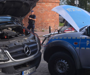 POLICJANCI ROZKRACZYLI SIĘ POD NOSEM KACZYŃSKIEGO 