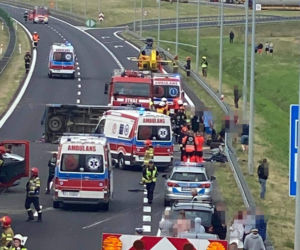 Wypadek na A4. Bus zderzył się z osobówką! W akcji śmigłowiec LPR!