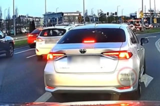 Drogowy szeryf we Wrocławiu zablokował kierowców. Nagranie wywołało burzę w sieci