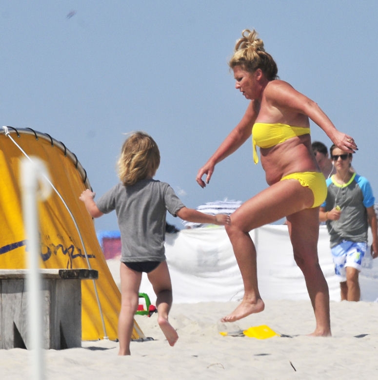 Beata Kozidrak na plaży. Płynie w niej gorąca krew!