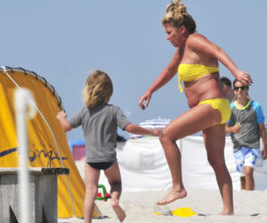 Beata Kozidrak na plaży. Płynie w niej gorąca krew!