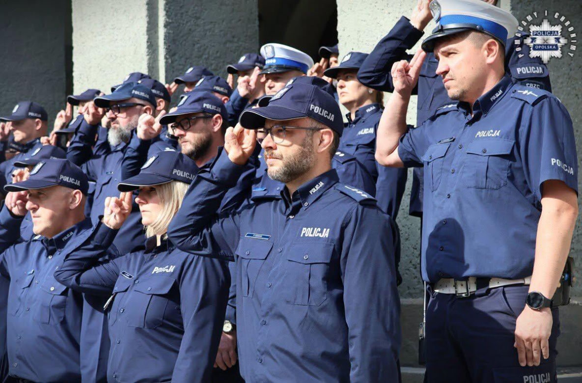 Pogrzeb zastrzelonego policjanta Natana Sieronia. Dźwięk syren było słychać w całej Polsce. Trudno powstrzymać emocje