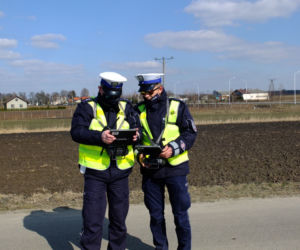 Na drogowych piratów polują z...nieba! Lubelscy policjanci mają nowy sposób na niesfornych kierowców