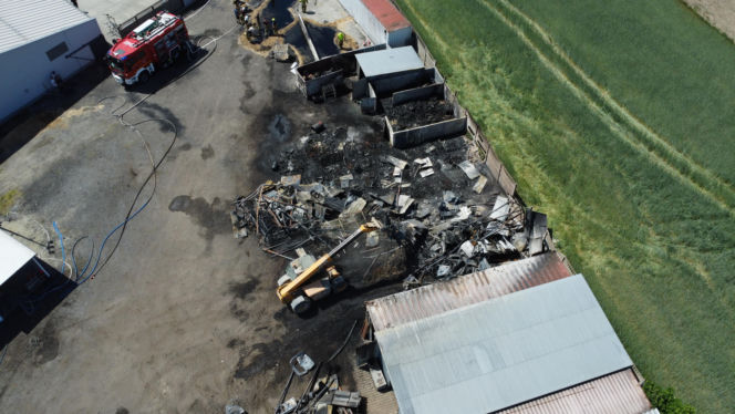 Gigantyczny pożar opon w Wielkopolsce. Czarny dym widać z wielu kilometrów!