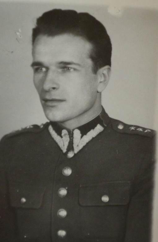 Generał Czesław Kiszczak ma skromny grób