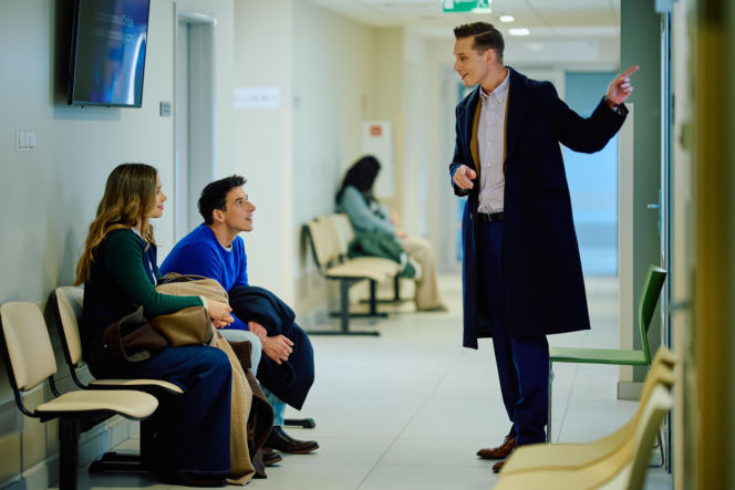 "Na Wspólnej", odcinek 4169: Oskarżenie o korupcję wywołuje skandal w sądzie, a Mariusz traci panowanie nad sobą