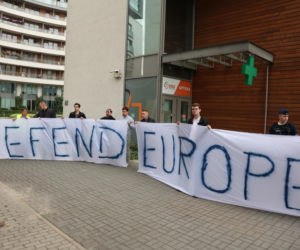 Protest przeciw budowie meczetu na krakowskim osiedlu