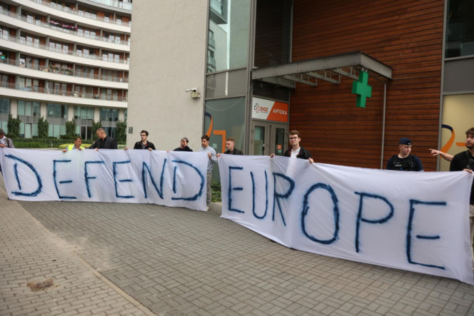 Protest przeciw budowie meczetu na krakowskim osiedlu