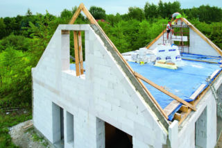 Te błędy przy budowie domu zrujnują cię finansowo – uniknij ich, zanim będzie za późno!