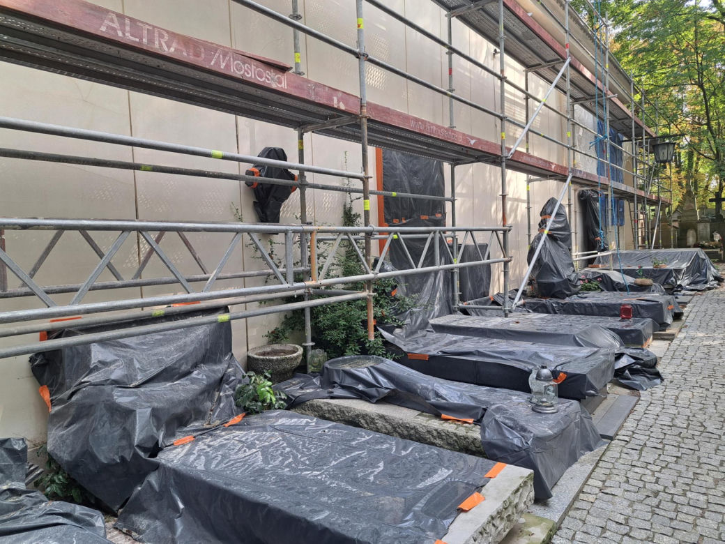 Remont Alei Zasłużonych na Starych Powązkach