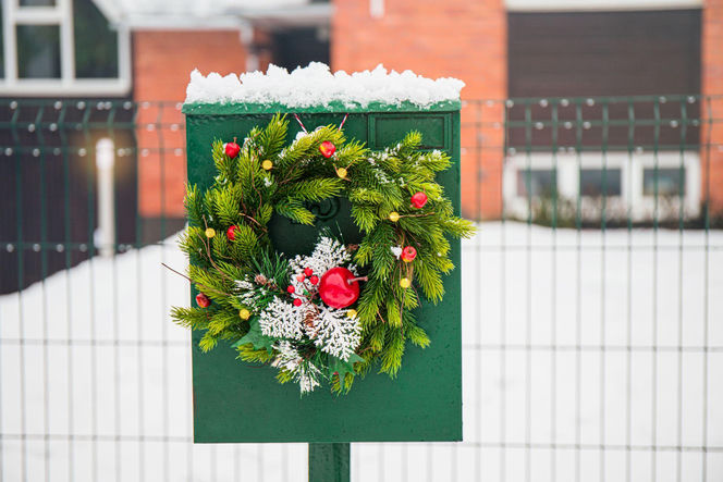 Dekoracje drzwi wejściowych na Boże Narodzenie