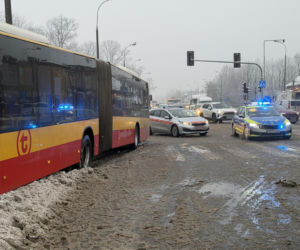 Wypadek autobusu miejskiego w Markach. Są ranni