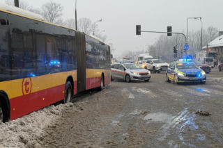 Wypadek autobusu miejskiego w Markach. Są ranni