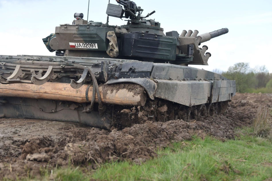 "Zawiszacy" za sterami legendy. Nowi kierowcy czołgów PT-91 w 15. Brygadzie
