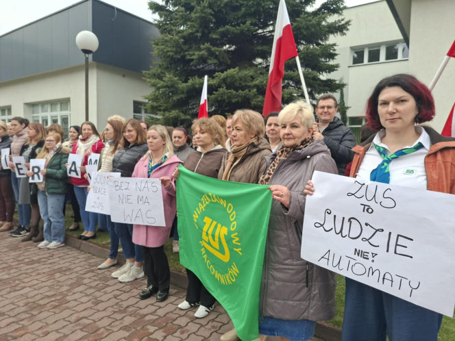 Protest pracowników ZUS-u w Starachowicach