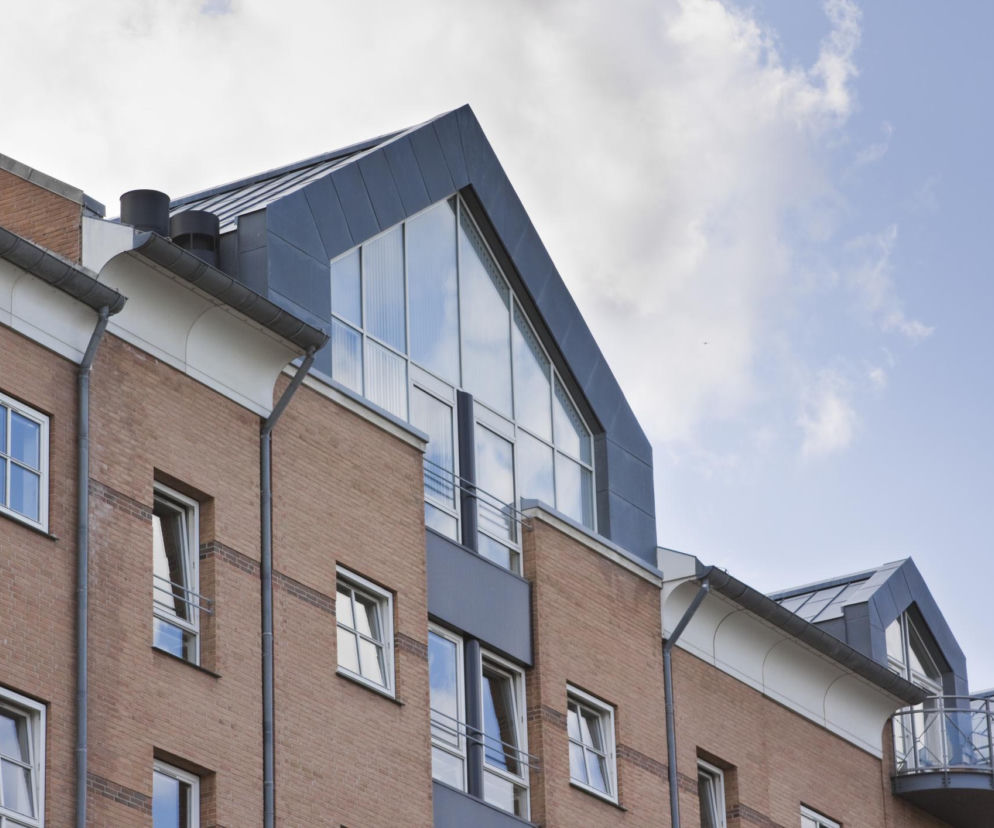 Pokrycia dachowe – porównanie rozwiązań i wymagań konstrukcyjnych