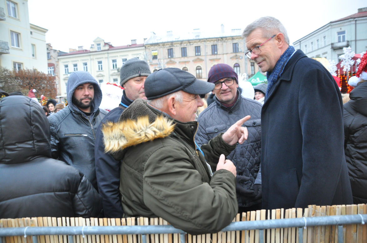 Jarmark Bożonarodzeniowy na Placu Artystów i ulicy Sienkiewicza w Kielcach