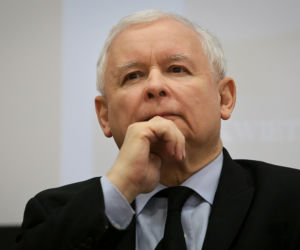 Jarosław Kaczyński zaszczepił się i postraszył buntowników