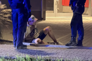 Groźny wypadek w Warszawie. Autem wjechał w stację paliw