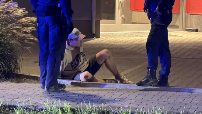 Kompletnie pijany uderzył autem w stację. Miał niemal trzy promile alkoholu we krwi