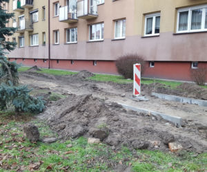 Budują ściężkę rowerową przy ul. Dąbrowskiego w Lesznie