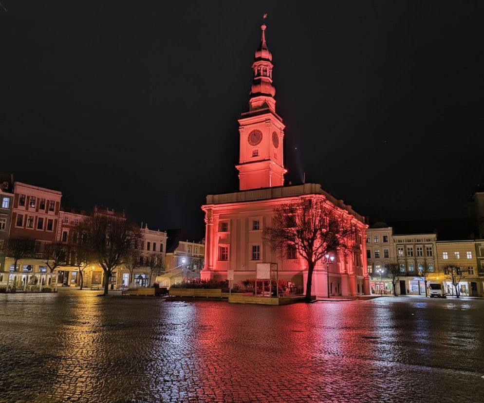 Leszno ponownie włącza się w kampanię „Dzieciństwo bez Przemocy”. Ratusz zaświeci na czerwono