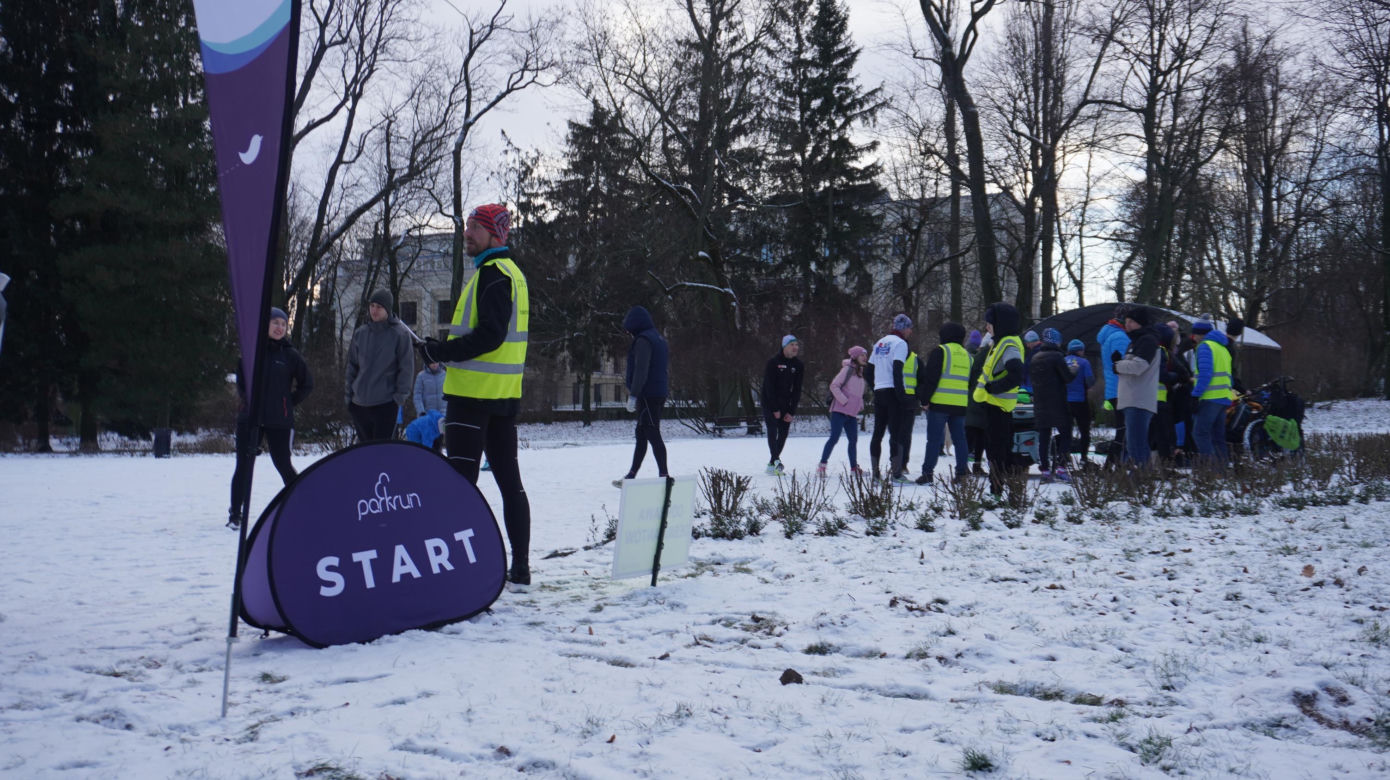 Parkrun w stolicy woj. lubelskiego. Pierwsza sobota 2025 roku na sportowo w Ogrodzie Saskim w Lublinie. Zdjęcia