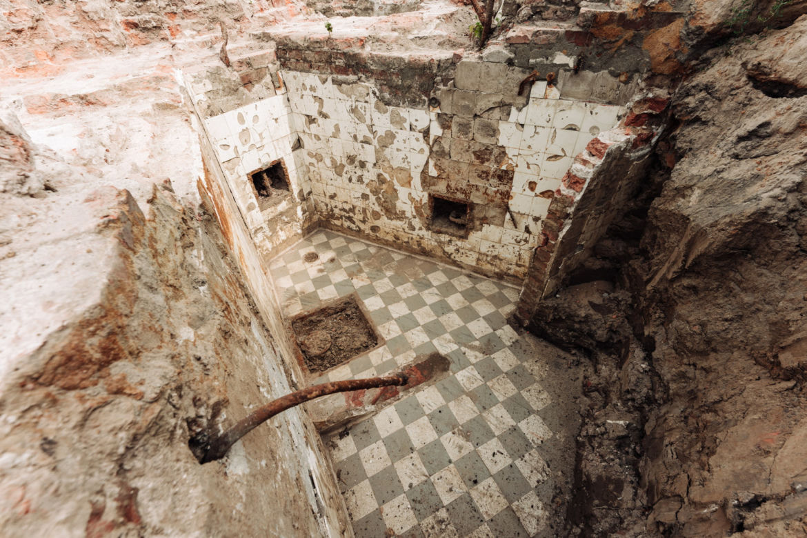 Niezwykłe znaleziska pod Pałacem Saskim. To znaleźli archeolodzy